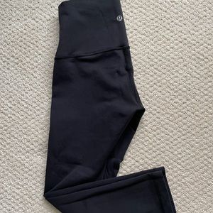 lululemon high rise Wunder Under crop in luon. Black. Size 6.